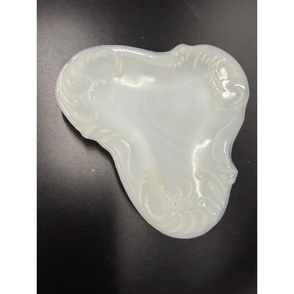 Vintage White Milk Glass Clover Trefoil Trinket Dish Vanity Ring Jewelry Tray 5